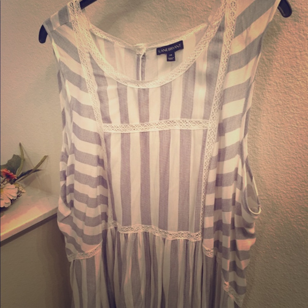 Blue & white plus size sleeve less top